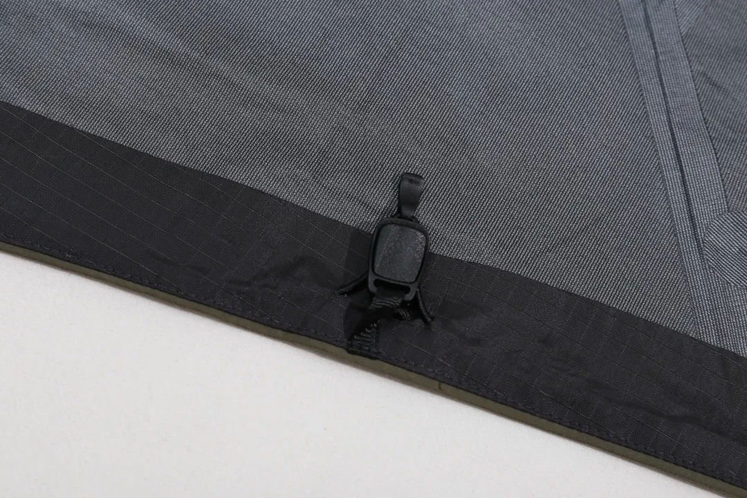 ARC'TERYX GORE-TEX Jacket BETA LT （Yb 3D ， Tri-Durance ） Factory #26844 ， YKK ， ， ， Beta LT ， 。 bluesign@ N 3LGORE-TEX ， Wear-Resistant， 、 Breathable， 。 Storm Hood Water Tight ， ， ， 。 ，VISLON ， Velcro ， Zip-in， ARC TERYX BETA： 。 LT ： ， Wear-Resistant。 GORE-TEX： 、 、Breathable SIZE ：S M L XL XXL